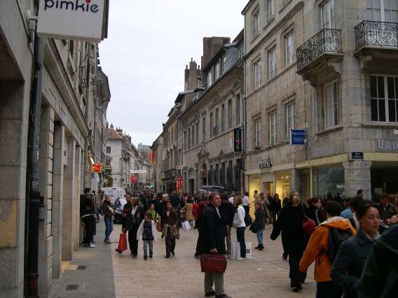  Rue commerçante (grande rue)